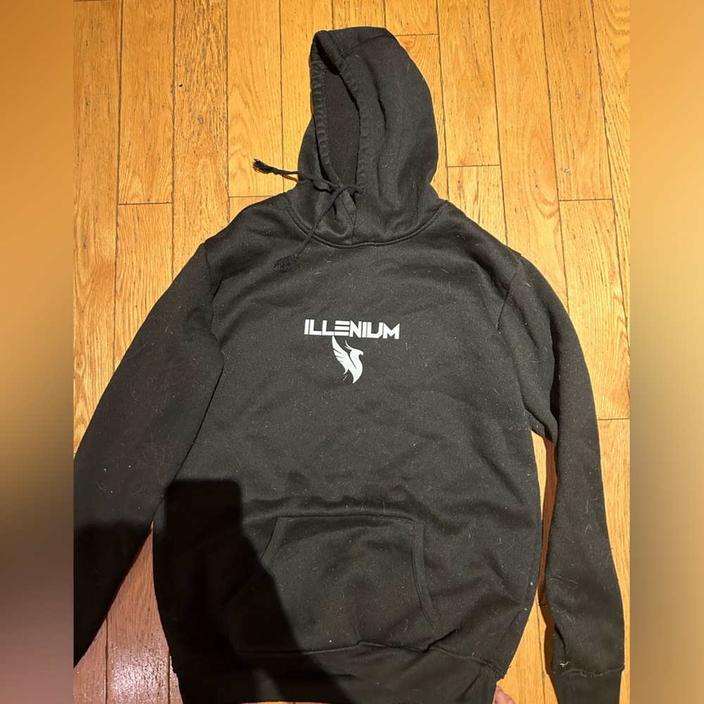 ILLENIUM sweater size large